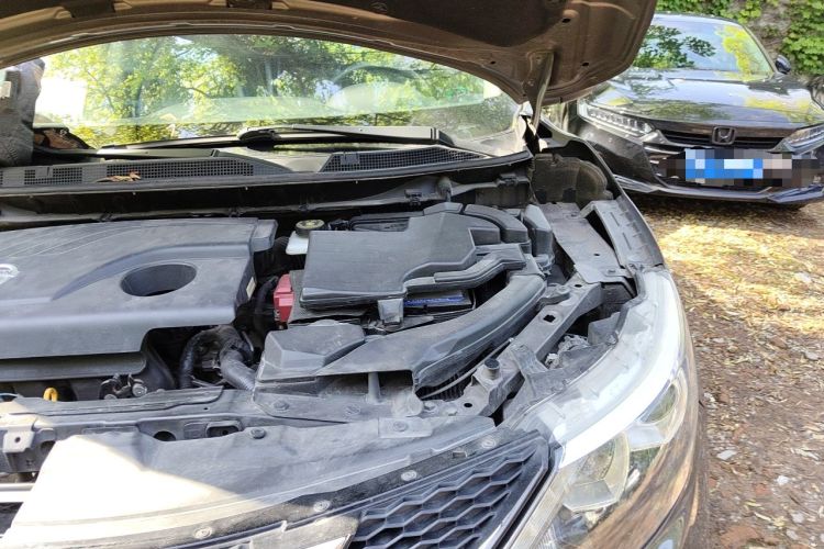 Used Nissan Qashqai 2016 2.0L CVT Elite Edition Engine Bay Left