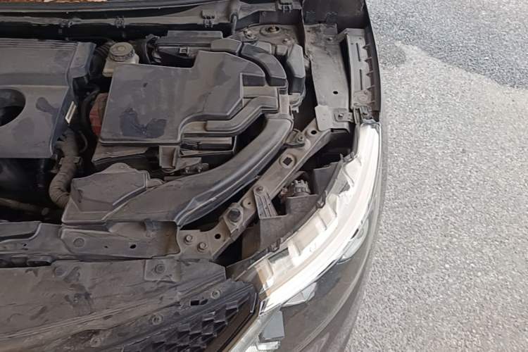 Used Nissan Qashqai 2016 2.0L CVT Deluxe Edition Engine Bay Left