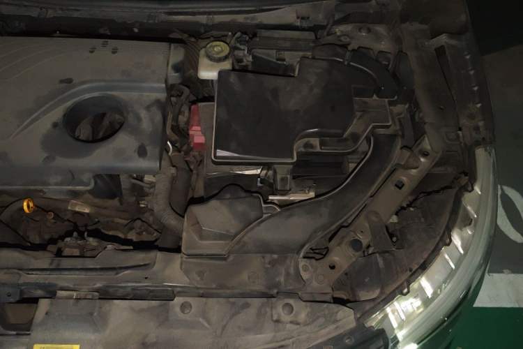 Used Nissan Qashqai 2016 2.0L CVT Elite Edition Engine Bay Left
