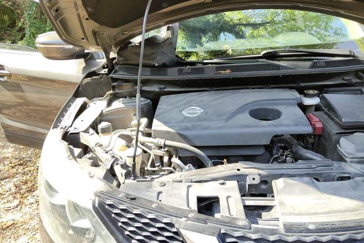 Used Nissan Qashqai 2016 2.0L CVT Elite Edition Engine Bay Right