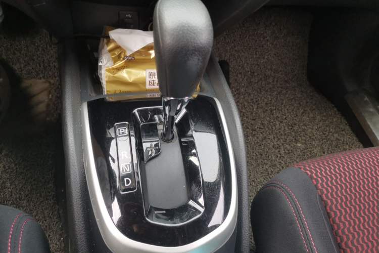 Used Nissan Qashqai 2016 2.0L CVT Elite Edition Gear Lever