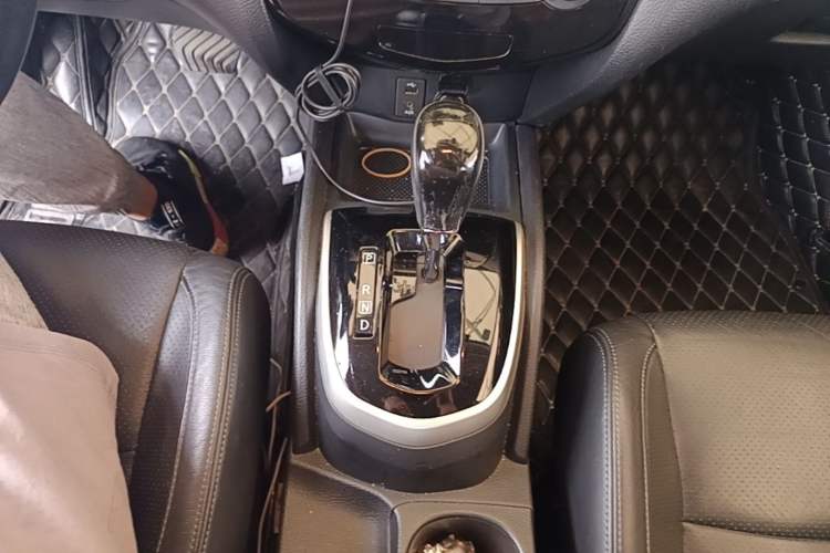 Used Nissan Qashqai 2016 2.0L CVT Deluxe Edition Gear Lever