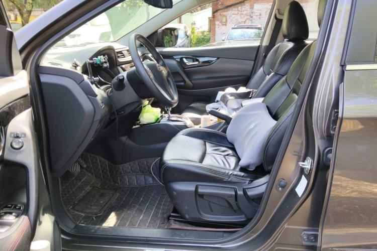 Used Nissan Qashqai 2016 2.0L CVT Elite Edition Left Front Seat
