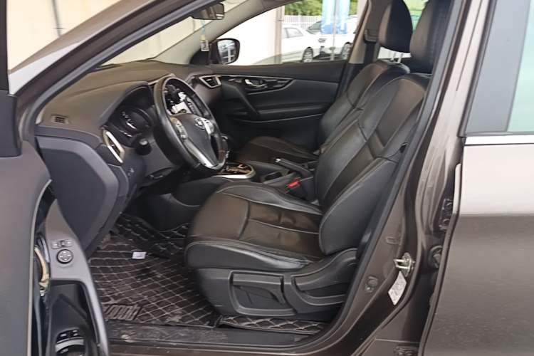 Used Nissan Qashqai 2016 2.0L CVT Deluxe Edition Left Front Seat