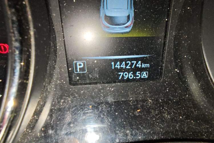 Used Nissan Qashqai 2016 2.0L CVT Elite Edition Odometer Close Up