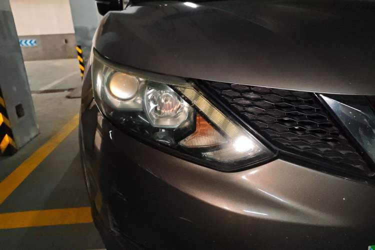 Used Nissan Qashqai 2016 2.0L CVT Elite Edition Right Front Headlight