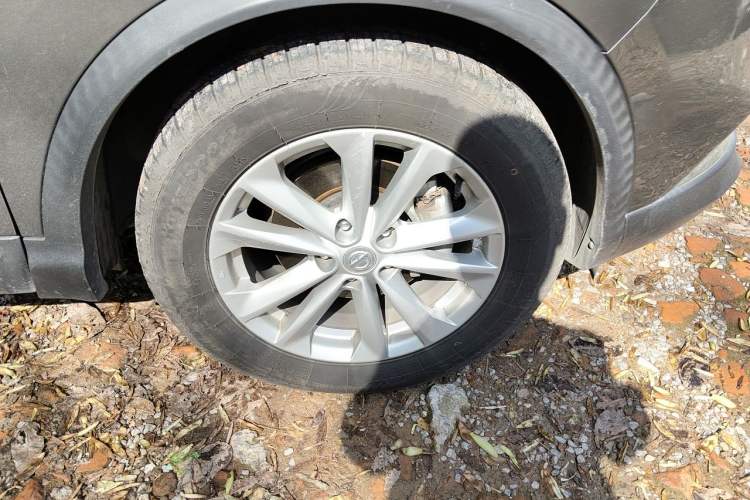Used Nissan Qashqai 2016 2.0L CVT Elite Edition Right Front Wheel Hub
