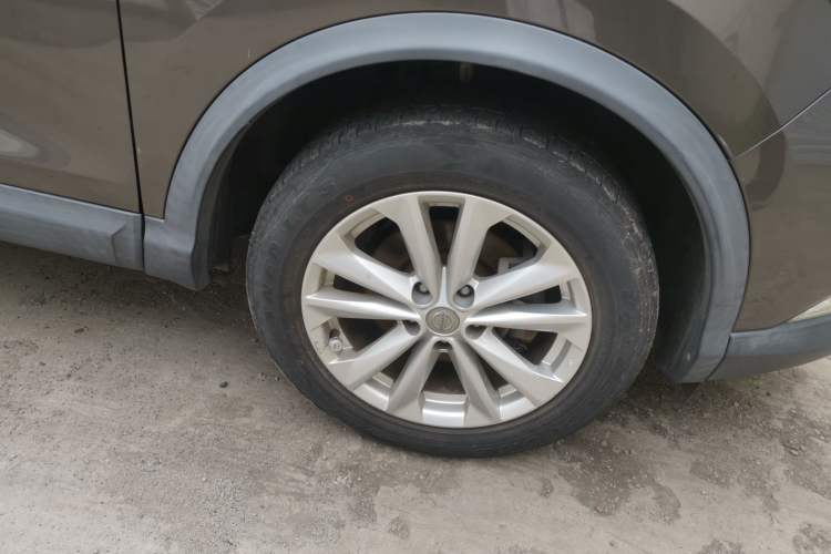 Used Nissan Qashqai 2016 2.0L CVT Elite Edition Right Front Wheel Hub
