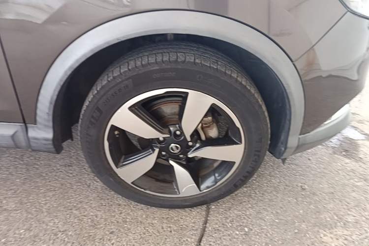 Used Nissan Qashqai 2016 2.0L CVT Deluxe Edition Right Front Wheel Hub