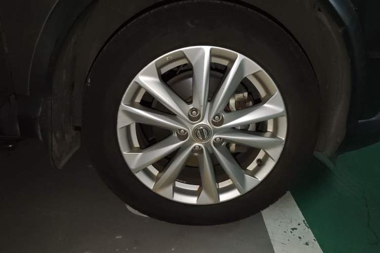 Used Nissan Qashqai 2016 2.0L CVT Elite Edition Right Front Wheel Hub