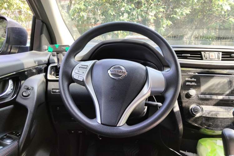 Used Nissan Qashqai 2016 2.0L CVT Elite Edition Steering Wheel