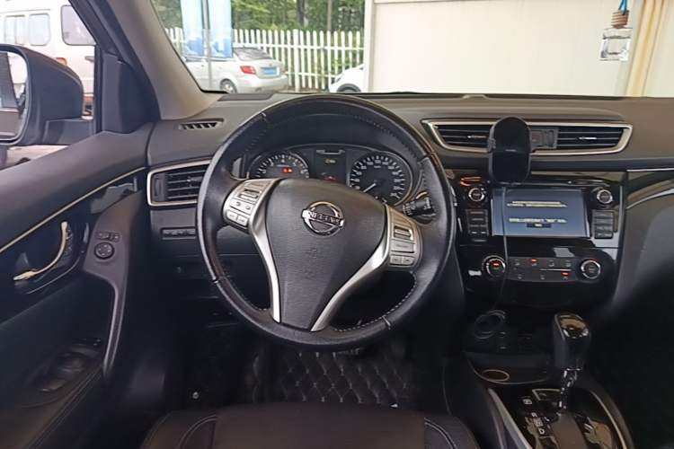 Used Nissan Qashqai 2016 2.0L CVT Deluxe Edition Steering Wheel