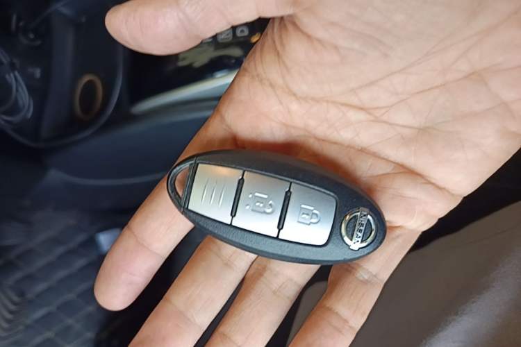 Used Nissan Qashqai 2016 2.0L CVT Deluxe Edition Vehicle Key
