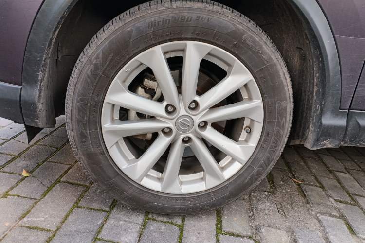 Used Nissan Qashqai 2016 2.0L CVT Elite Edition Left Front Wheel Hub