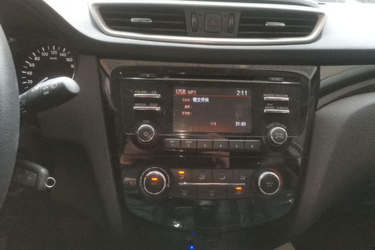 Used Nissan Qashqai 2016 2.0L CVT Elite Edition Audio And AC Panel