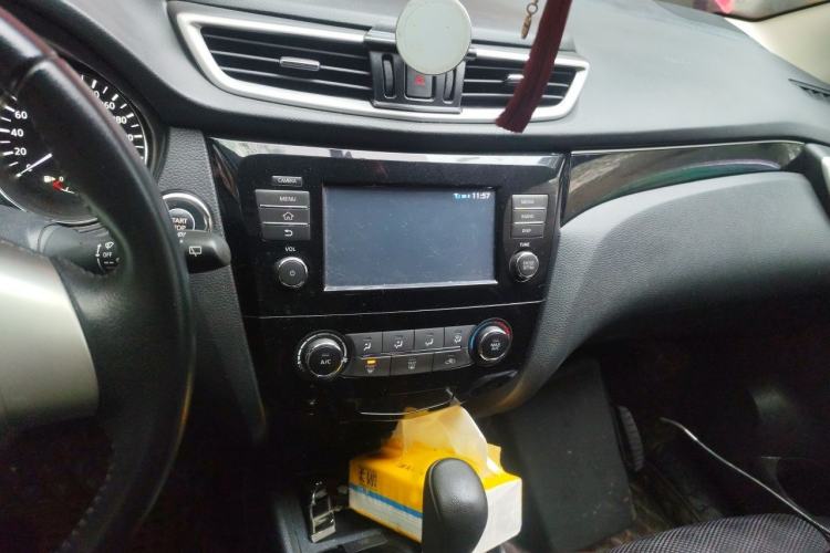 Used Nissan Qashqai 2016 2.0L CVT Luxury Edition Audio And AC Panel
