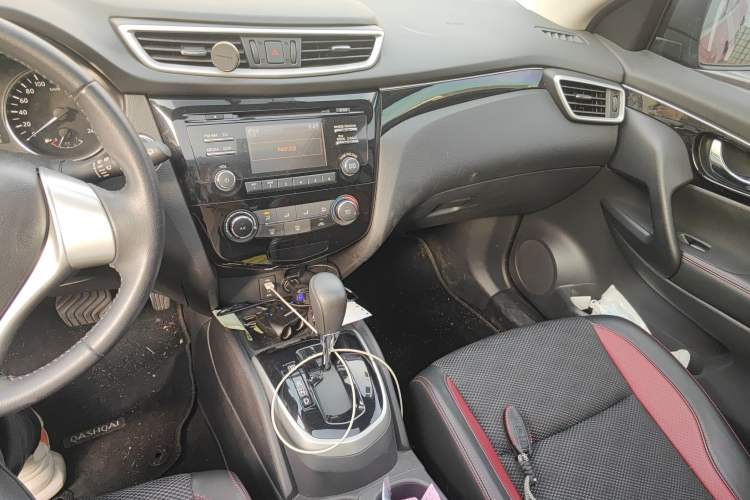 Used Nissan Qashqai 2016 2.0L CVT Luxury Edition Audio And AC Panel
