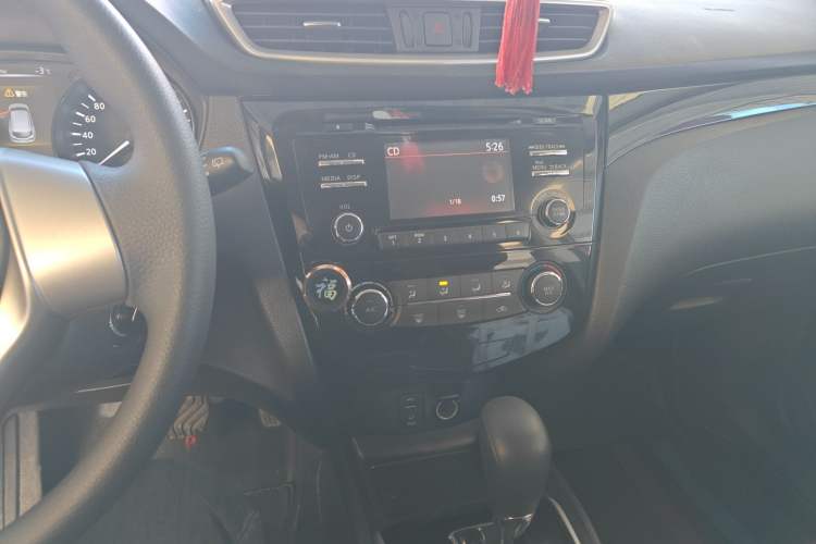 Used Nissan Qashqai 2016 2.0L CVT Elite Edition Audio And AC Panel