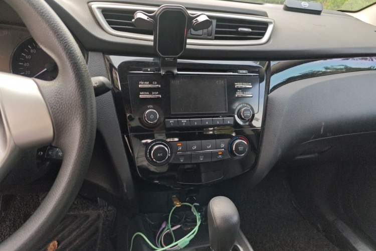 Used Nissan Qashqai 2016 2.0L CVT Elite Edition Audio And AC Panel