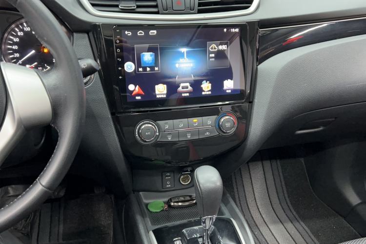 Used Nissan Qashqai 2016 2.0L CVT Luxury Edition Audio And AC Panel