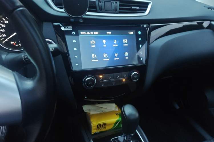Used Nissan Qashqai 2016 2.0L CVT Luxury Edition Audio And AC Panel