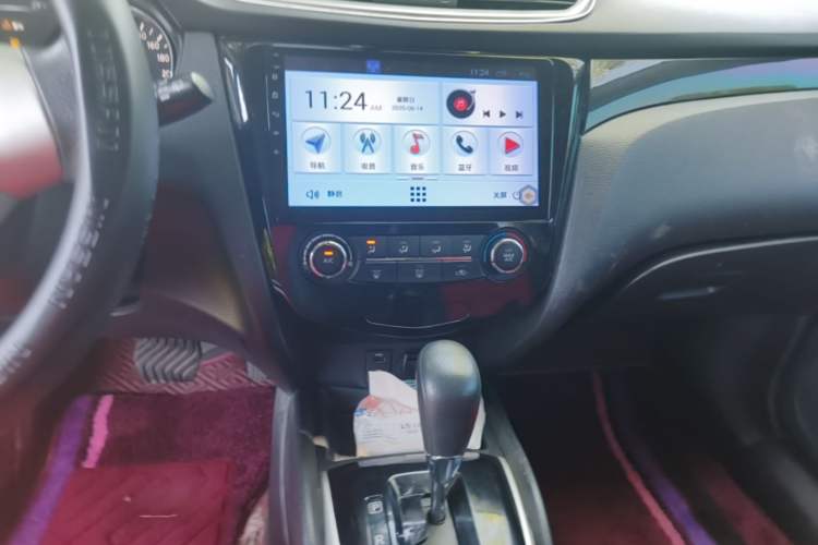 Used Nissan Qashqai 2016 2.0L CVT Elite Edition Audio And AC Panel