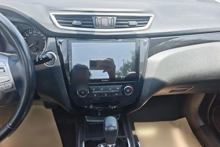 Used Nissan Qashqai 2016 2.0L CVT Deluxe Edition Audio And AC Panel