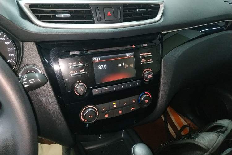 Used Nissan Qashqai 2016 2.0L CVT Luxury Edition Audio And AC Panel