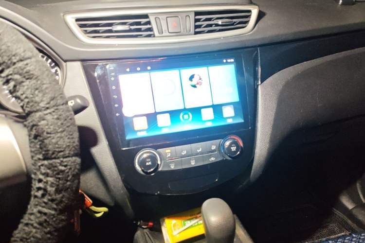 Used Nissan Qashqai 2016 2.0L CVT Elite Edition Audio And AC Panel