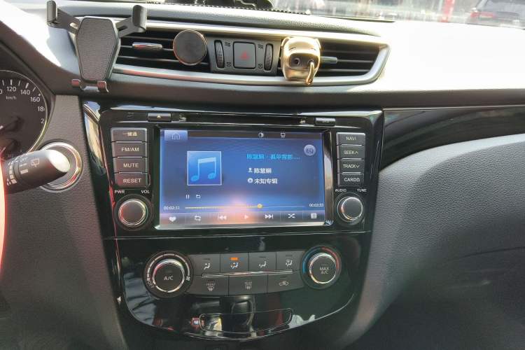 Used Nissan Qashqai 2016 2.0L CVT Luxury Edition Audio And AC Panel