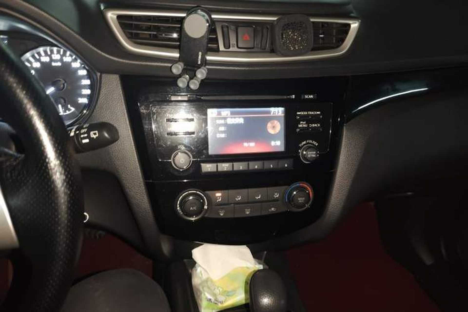 Used Nissan Qashqai 2016 2.0L CVT Elite Edition Audio And AC Panel