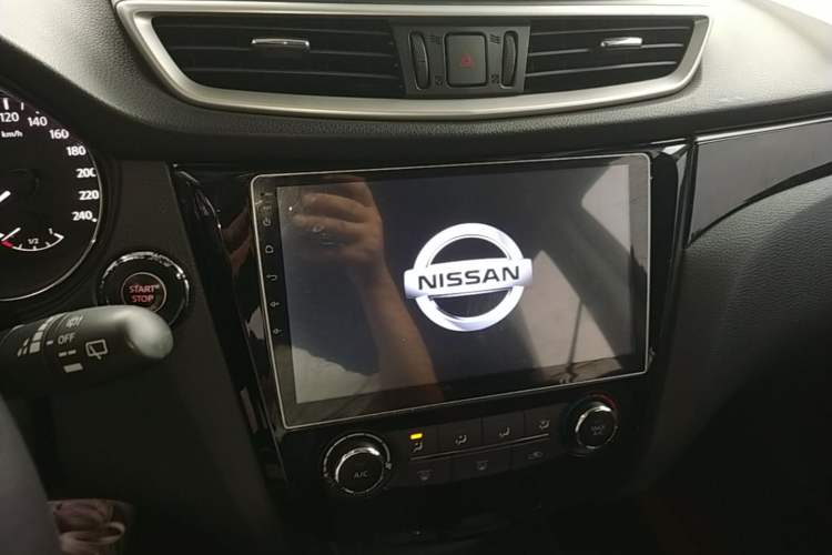 Used Nissan Qashqai 2016 2.0L CVT Luxury Edition Audio And AC Panel