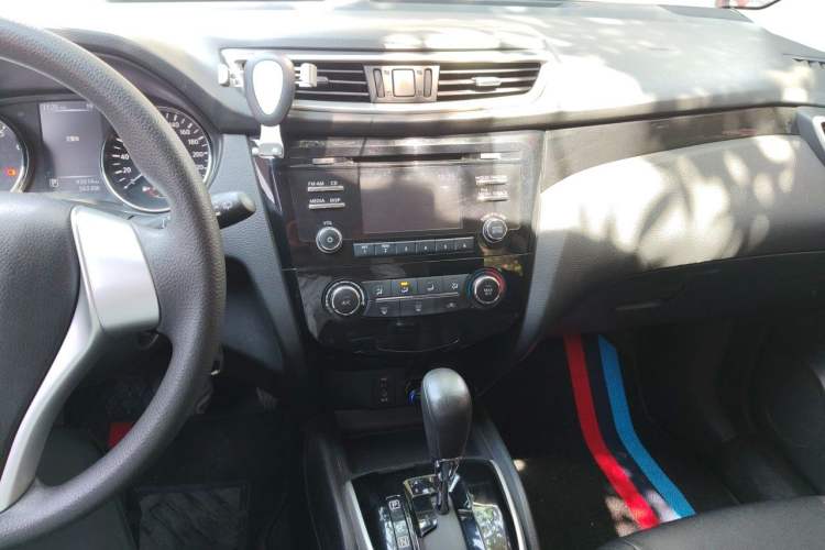 Used Nissan Qashqai 2016 2.0L CVT Elite Edition Audio And AC Panel