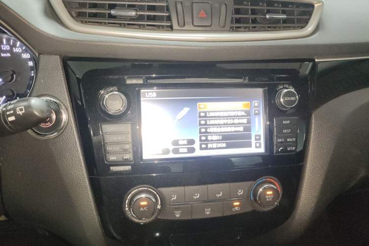 Used Nissan Qashqai 2016 2.0L CVT Deluxe Edition Audio And AC Panel