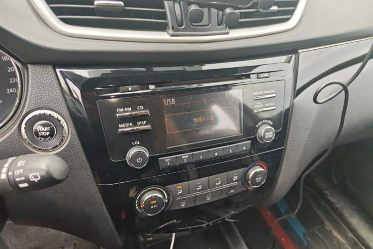 Used Nissan Qashqai 2016 2.0L CVT Luxury Edition Audio And AC Panel