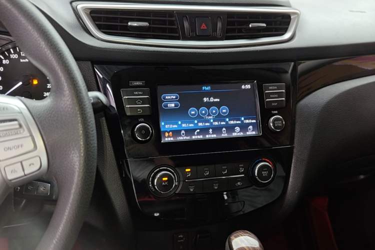 Used Nissan Qashqai 2016 2.0L CVT Elite Edition Audio And AC Panel