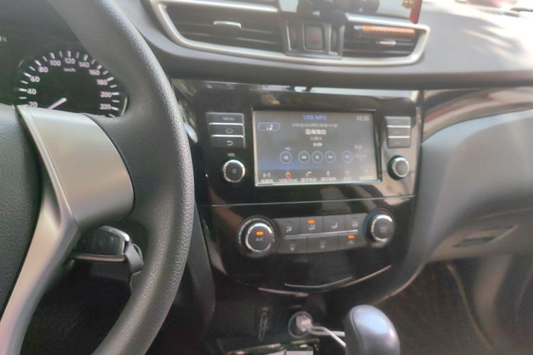 Used Nissan Qashqai 2016 2.0L CVT Elite Edition Audio And AC Panel