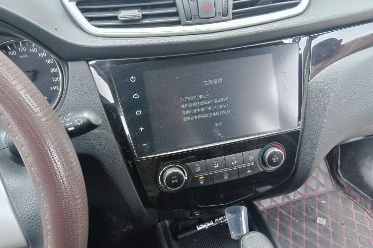Used Nissan Qashqai 2016 2.0L CVT Elite Edition Audio And AC Panel