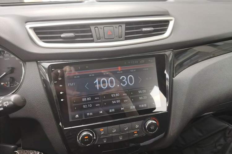 Used Nissan Qashqai 2016 2.0L CVT Elite Edition Audio And AC Panel