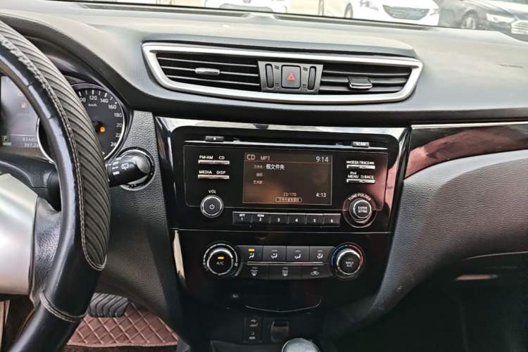 Used Nissan Qashqai 2016 2.0L CVT Luxury Edition Audio And AC Panel