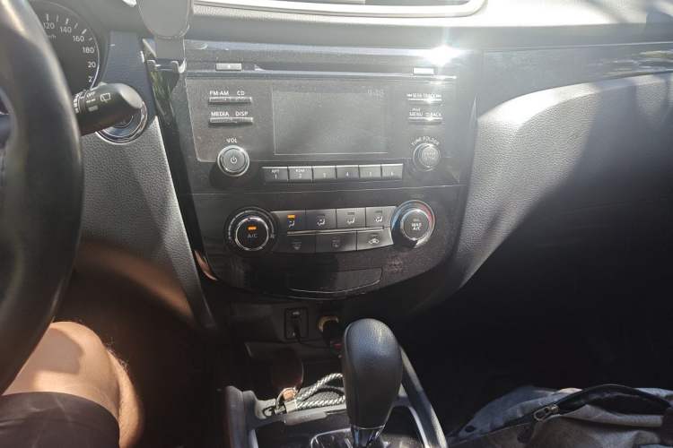 Used Nissan Qashqai 2016 2.0L CVT Luxury Edition Audio And AC Panel