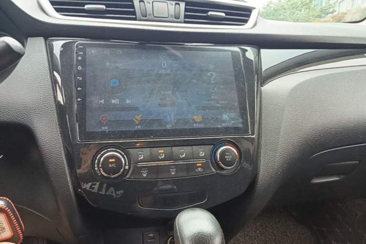 Used Nissan Qashqai 2016 2.0L CVT Elite Edition Audio And AC Panel