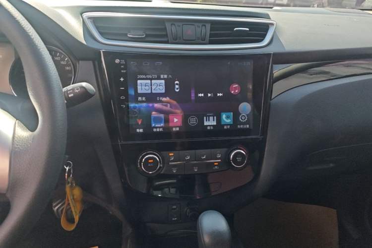 Used Nissan Qashqai 2016 2.0L CVT Elite Edition Audio And AC Panel