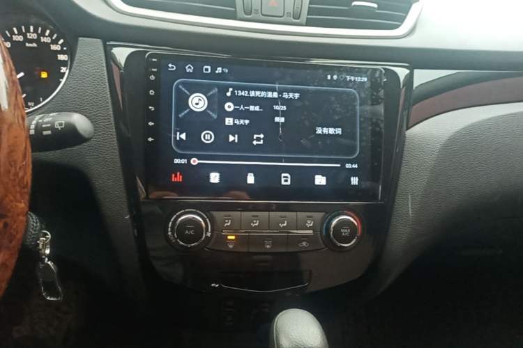 Used Nissan Qashqai 2016 2.0L CVT Elite Edition Audio And AC Panel