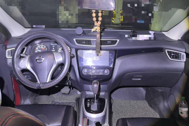 Used Nissan Qashqai 2016 2.0L CVT Elite Edition Center Console
