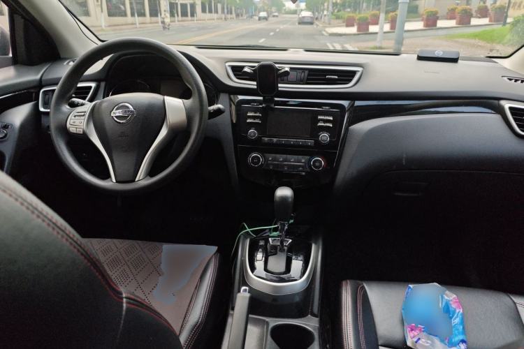 Used Nissan Qashqai 2016 2.0L CVT Elite Edition Center Console