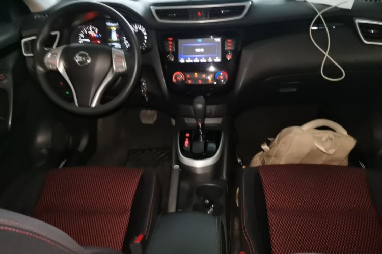 Used Nissan Qashqai 2016 2.0L CVT Elite Edition Center Console