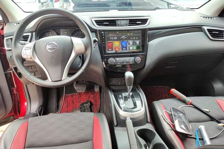 Used Nissan Qashqai 2016 2.0L CVT Luxury Edition Center Console