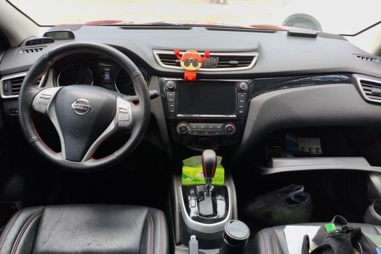 Used Nissan Qashqai 2016 2.0L CVT Elite Edition Center Console