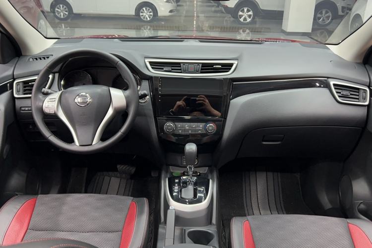 Used Nissan Qashqai 2016 2.0L CVT Luxury Edition Center Console